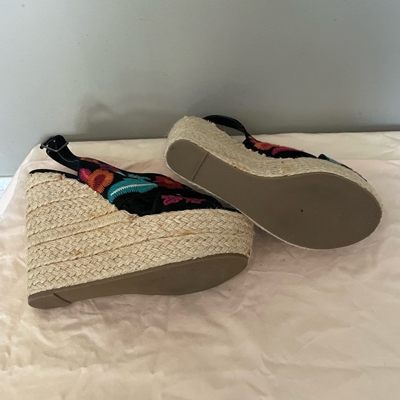 Steve Madden Platform Sandals - Picture 4 of 7